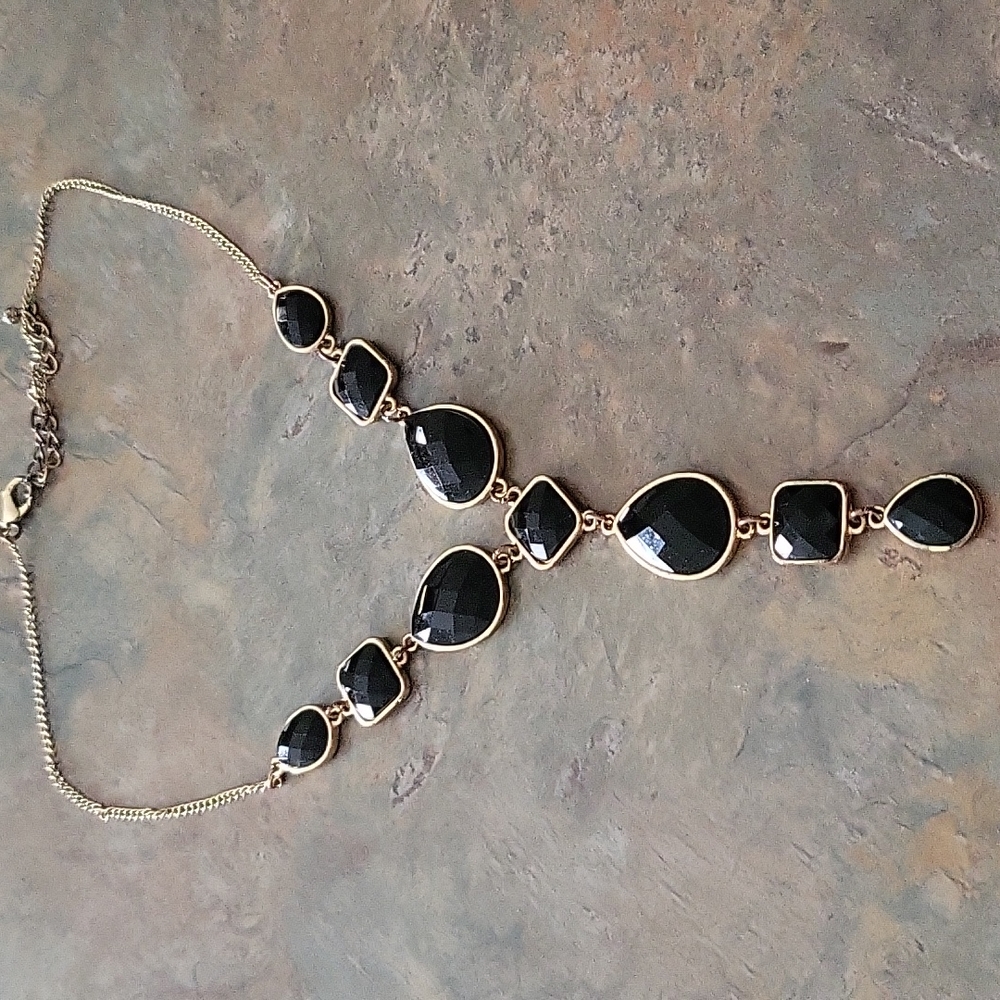 Elligant black and gold colored necklace